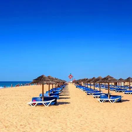 Beautiful Town Centre Townhouse With Shared Pool * 塔维拉