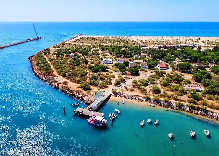 Beautiful Town Centre Townhouse With Shared Pool 펜션 타비라