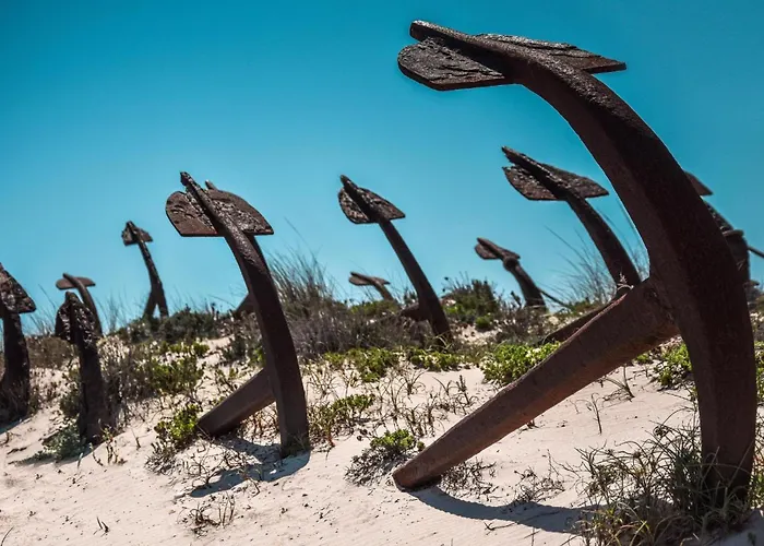 Beautiful Town Centre Townhouse With Shared Pool *