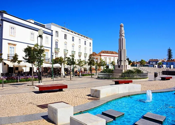 펜션 Beautiful Town Centre Townhouse With Shared Pool *