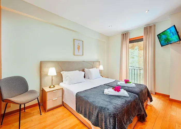 펜션 Beautiful Town Centre Townhouse With Shared Pool