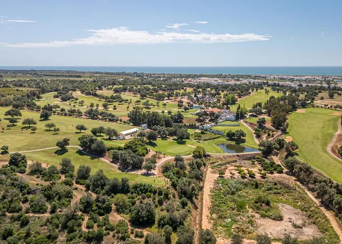 Beautiful Town Centre Townhouse With Shared Pool 펜션 타비라