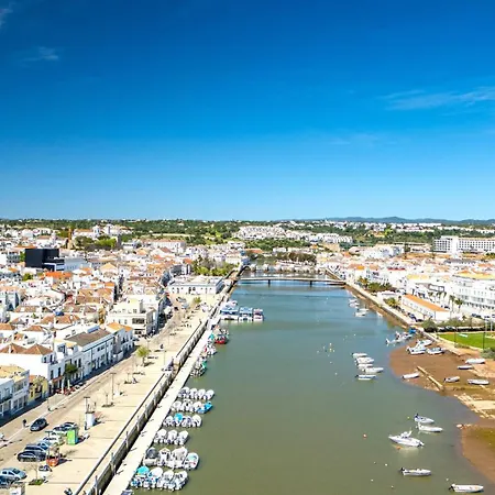 Casa de Férias Beautiful Town Centre Townhouse With Shared Pool Tavira