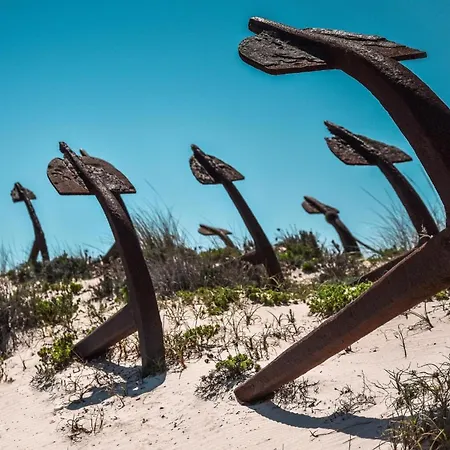 Beautiful Town Centre Townhouse With Shared Pool *