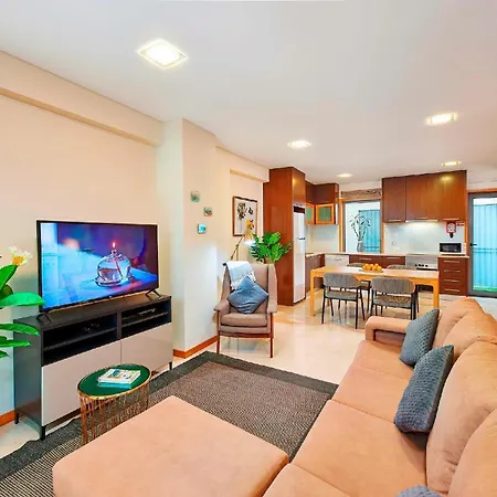 別荘 Beautiful Town Centre Townhouse With Shared Pool