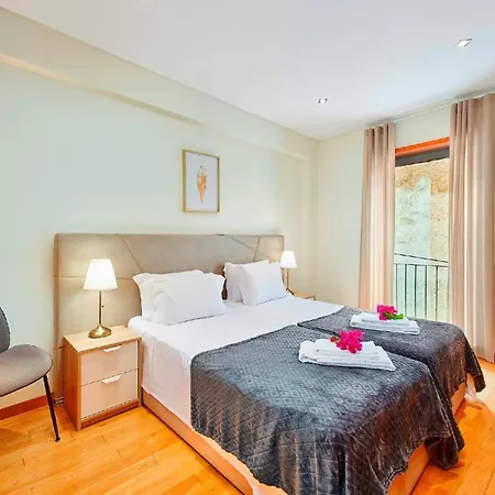 別荘 Beautiful Town Centre Townhouse With Shared Pool